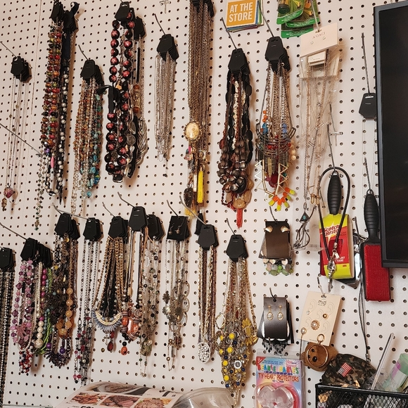 Jewelry Dig 1-100 Live Show Listing $15 Minimum - Picture 7 of 14